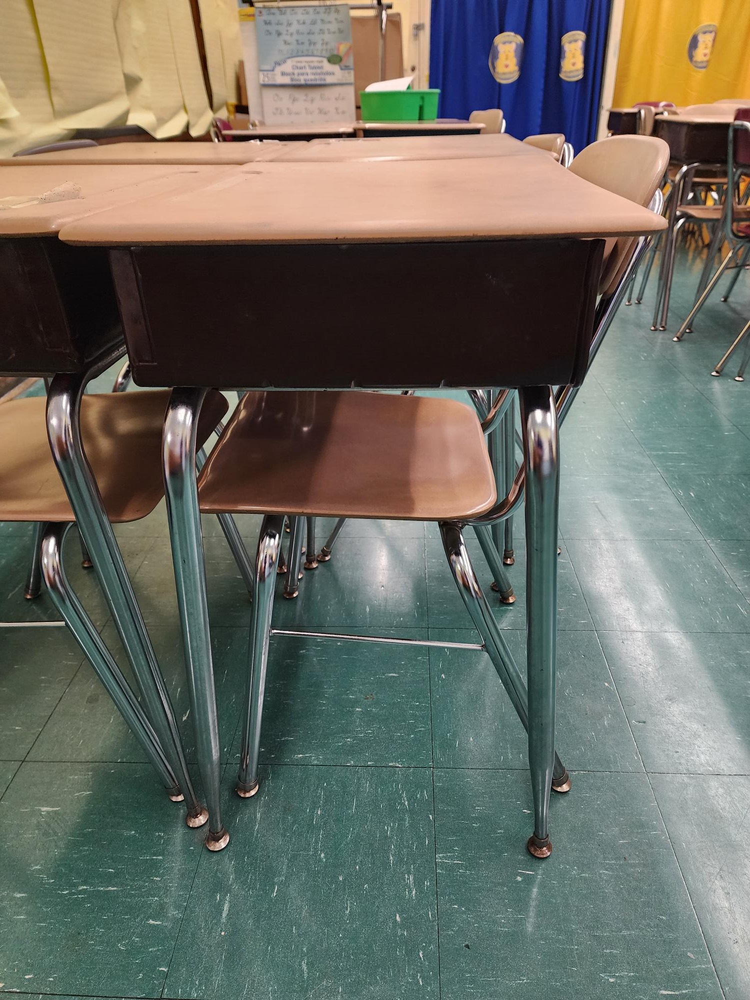 Picture of student desks and chairs
